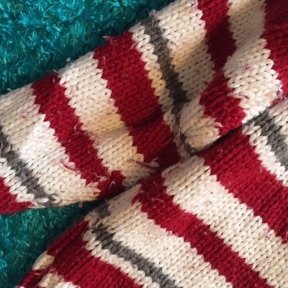 White turtleneck knit sweater red & grey stripes - Picture 5 of 7